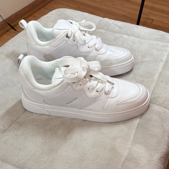 Michael Kors Women's White Sneakers - Picture 1 of 5